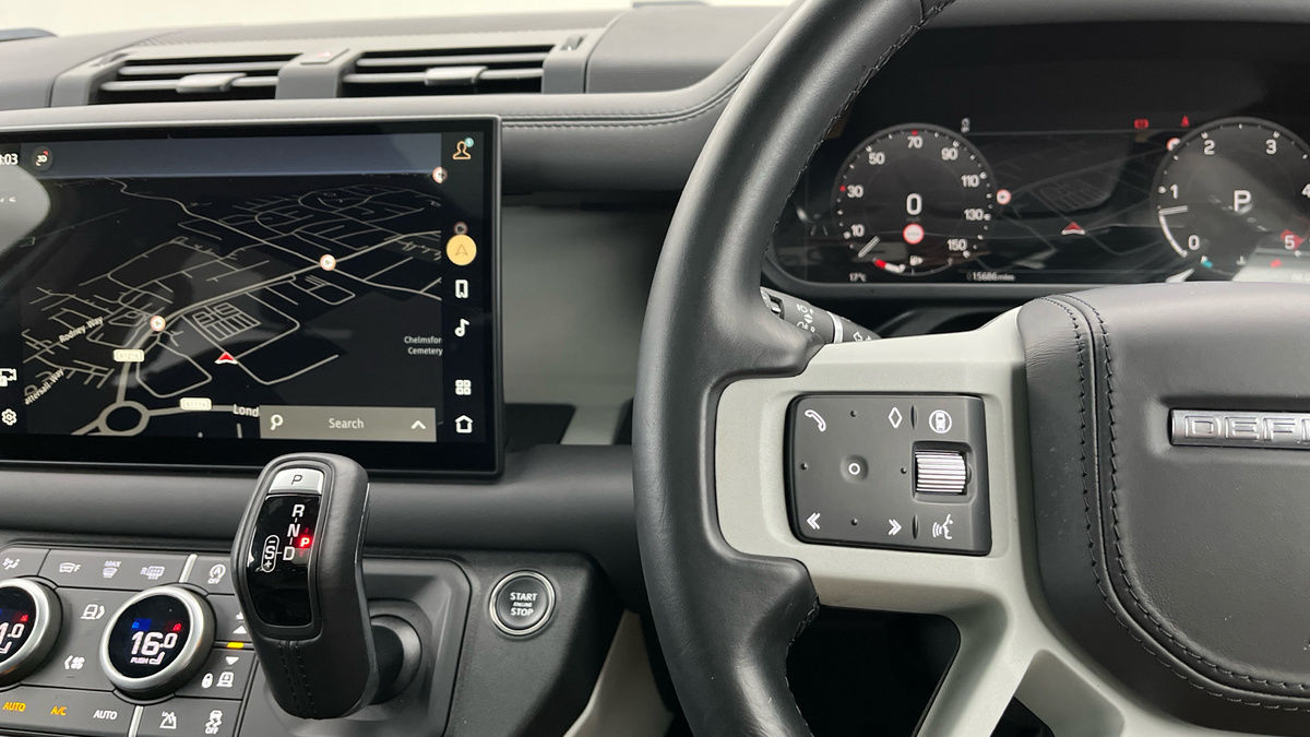 Land Rover Defender 110 Image 13