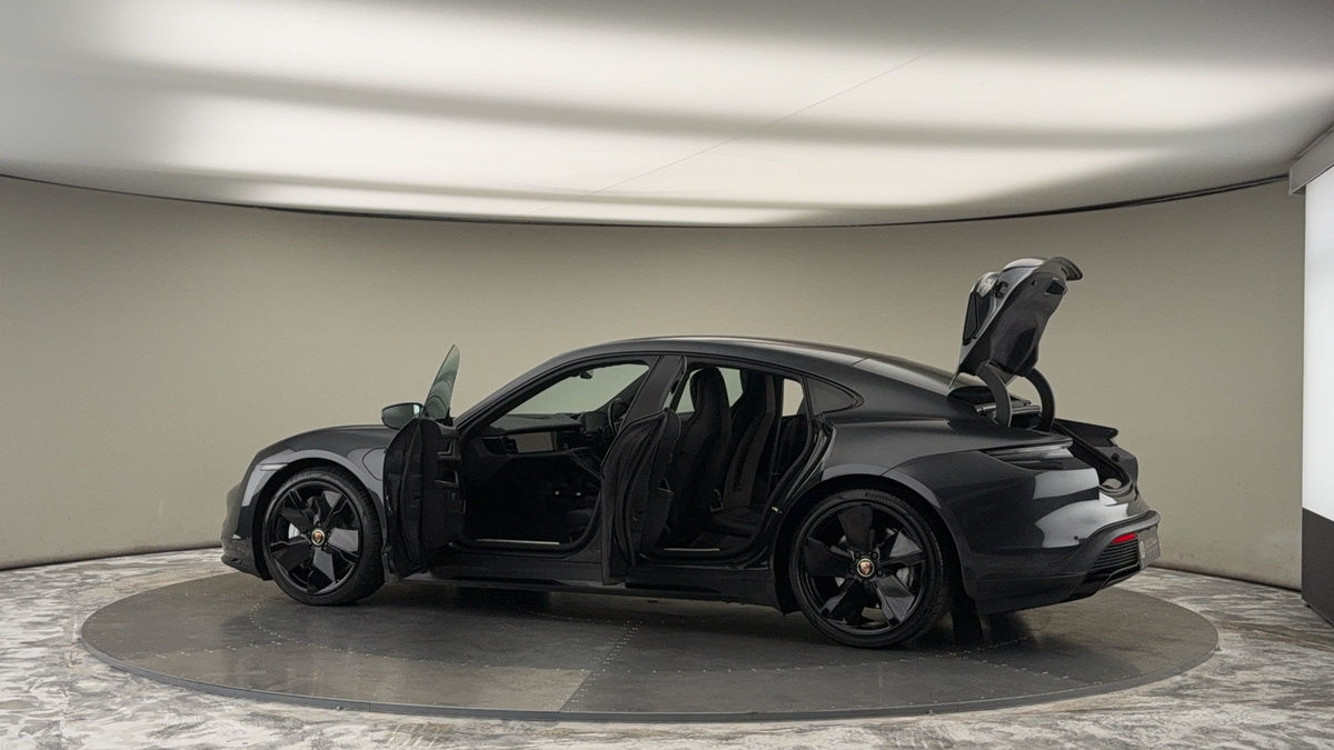 Porsche Taycan Image 10