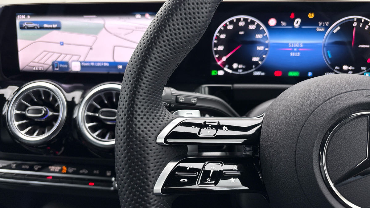 Mercedes-Benz GLA Image 13
