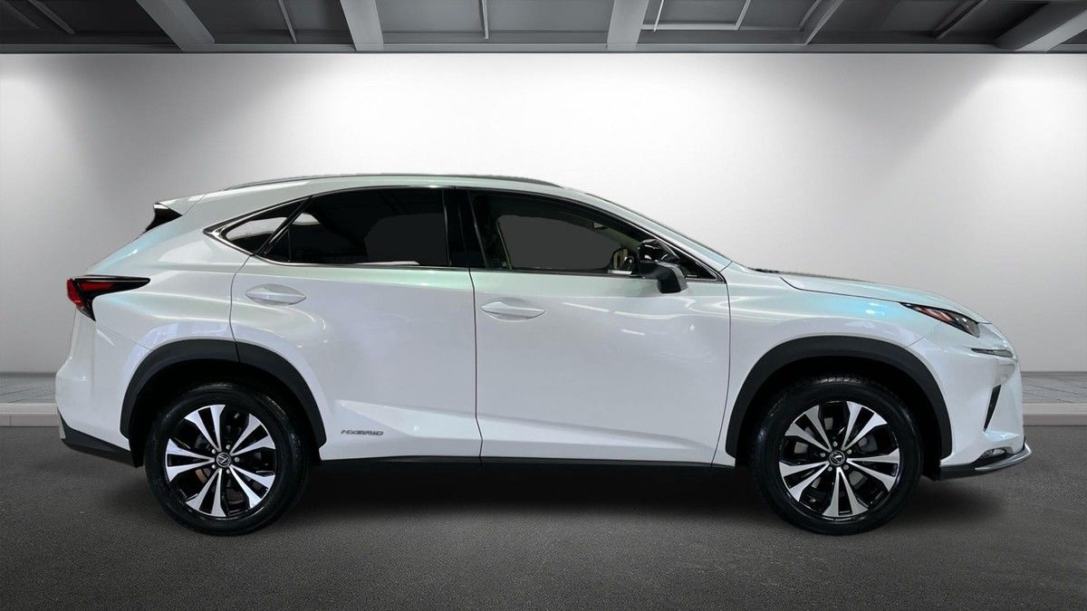 Lexus NX Image 16