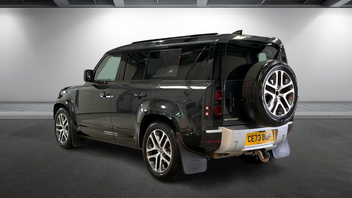 Land Rover Defender 110 Image 2