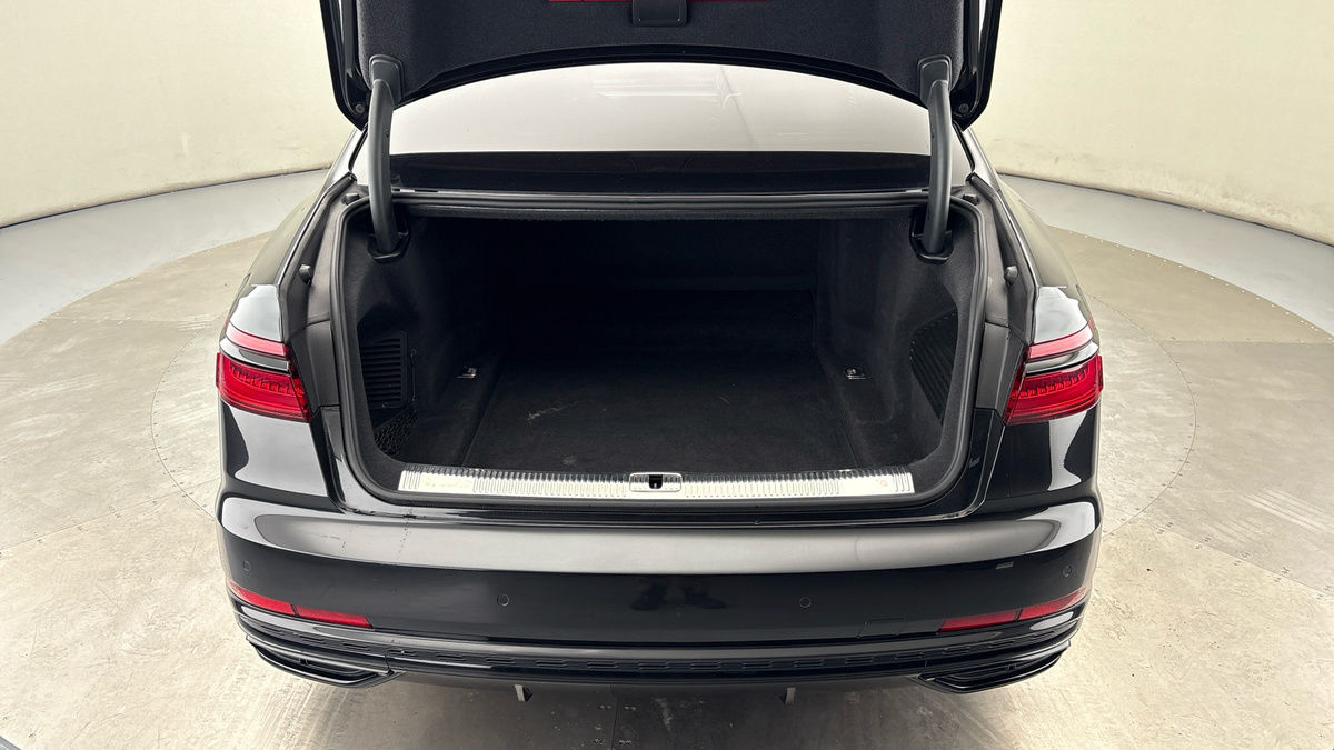 Audi A8 Image 17