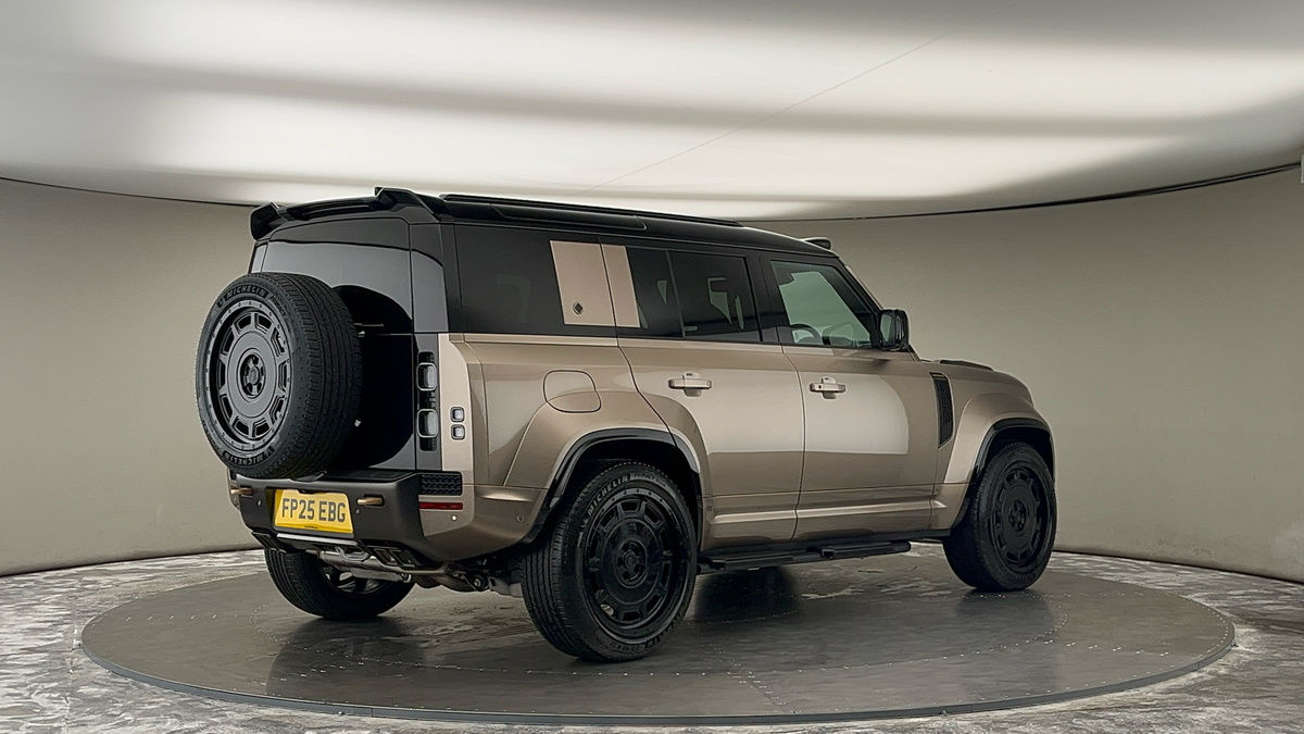 Land Rover Defender 110 Urban Image 25