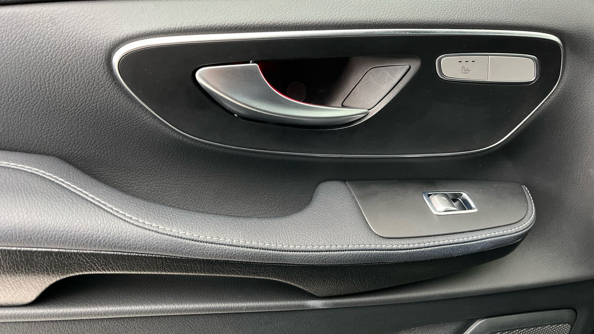 Mercedes-Benz V Class Image 19