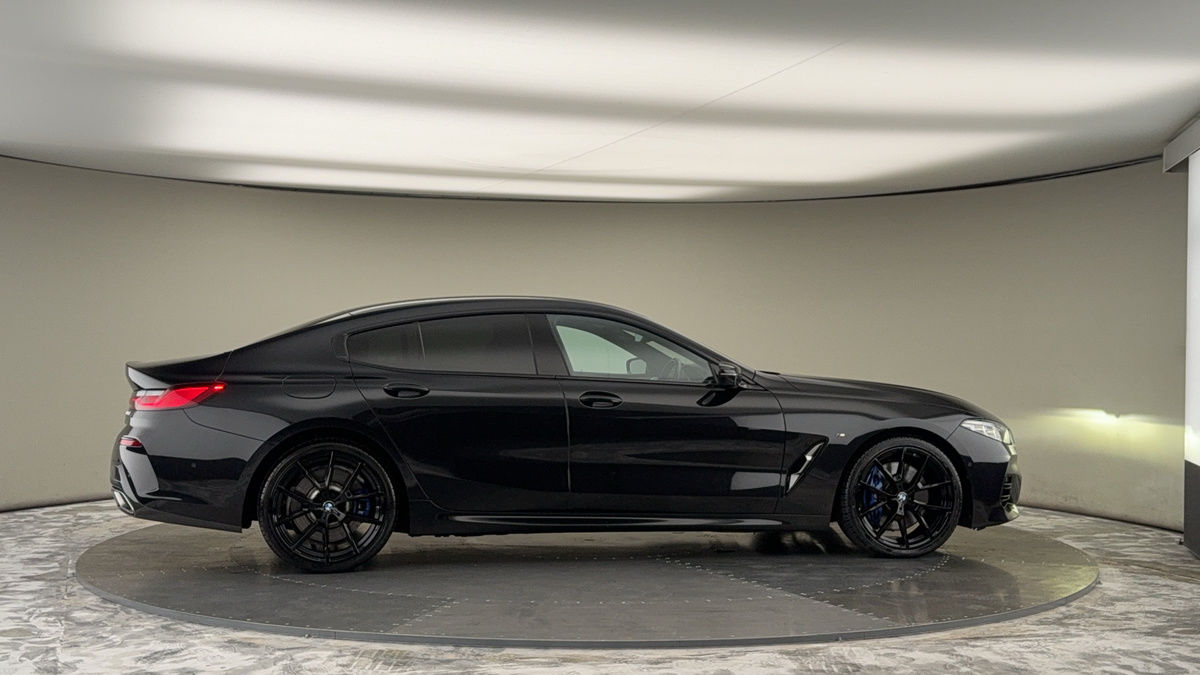 BMW 8 Series Image 16