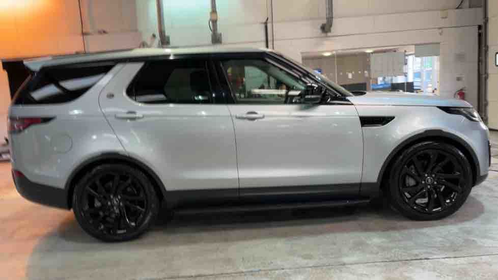 More views of Land Rover Discovery
