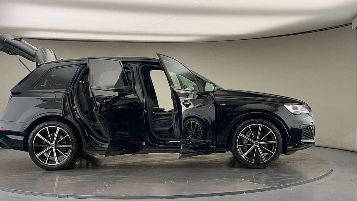 More views of Audi Q7