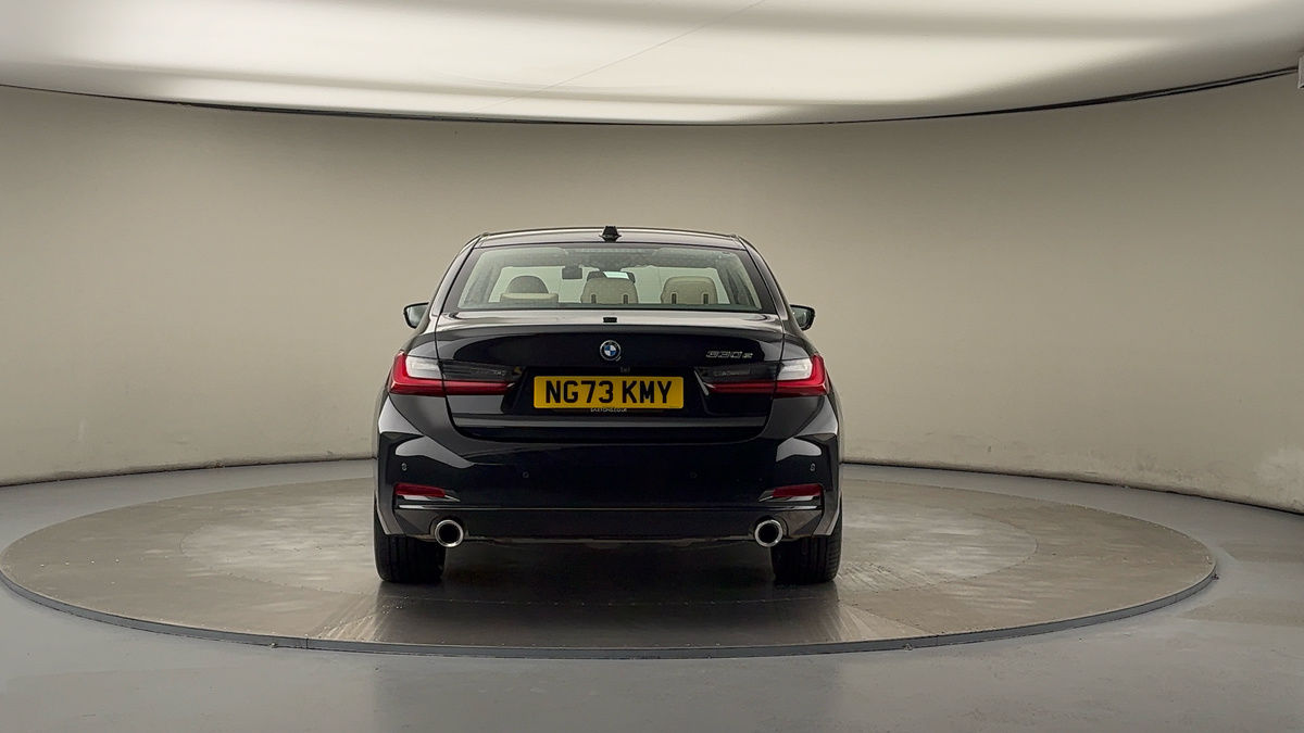 BMW 3 Series Image 4