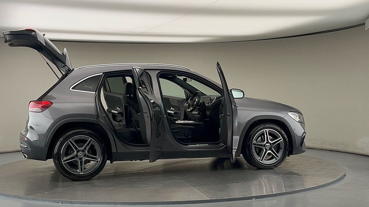 More views of Mercedes-Benz GLA