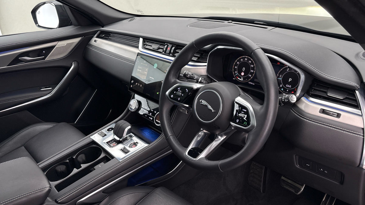 Jaguar F-PACE Image 5