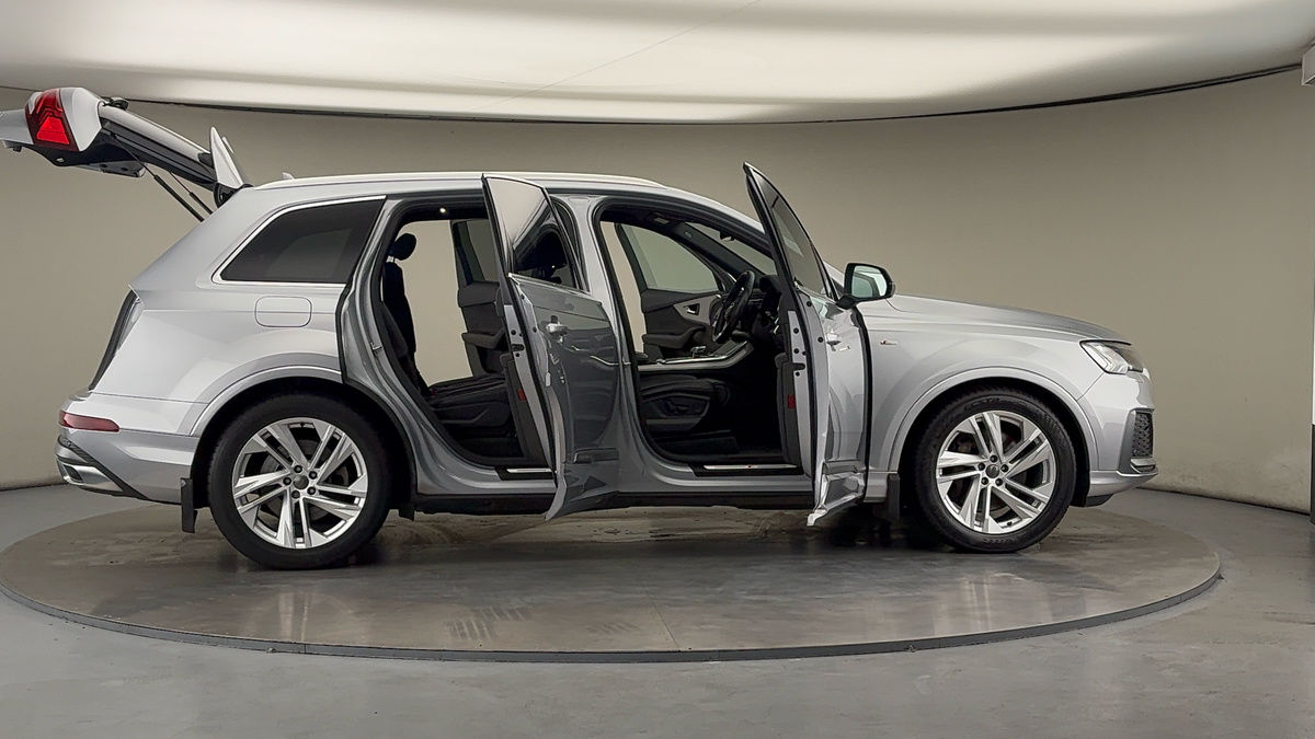 More views of Audi Q7