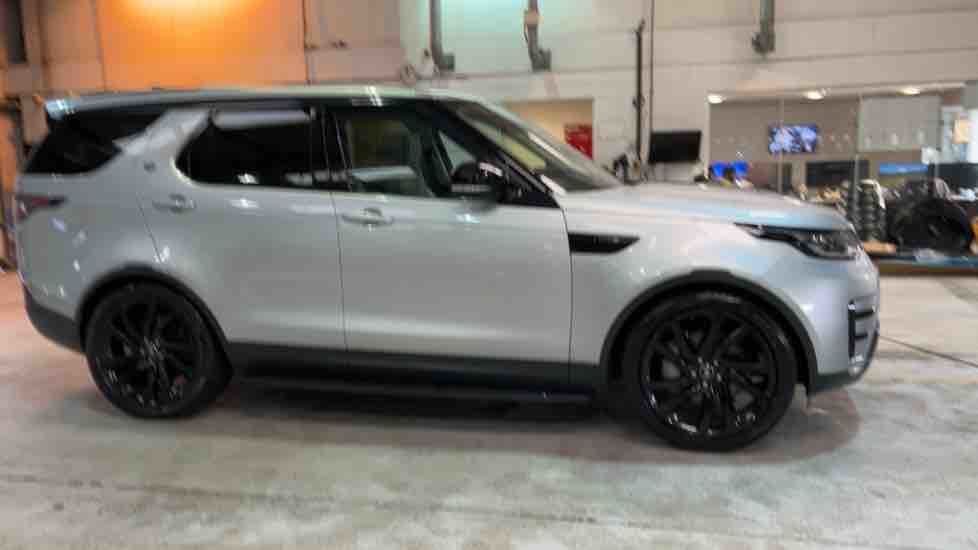 More views of Land Rover Discovery