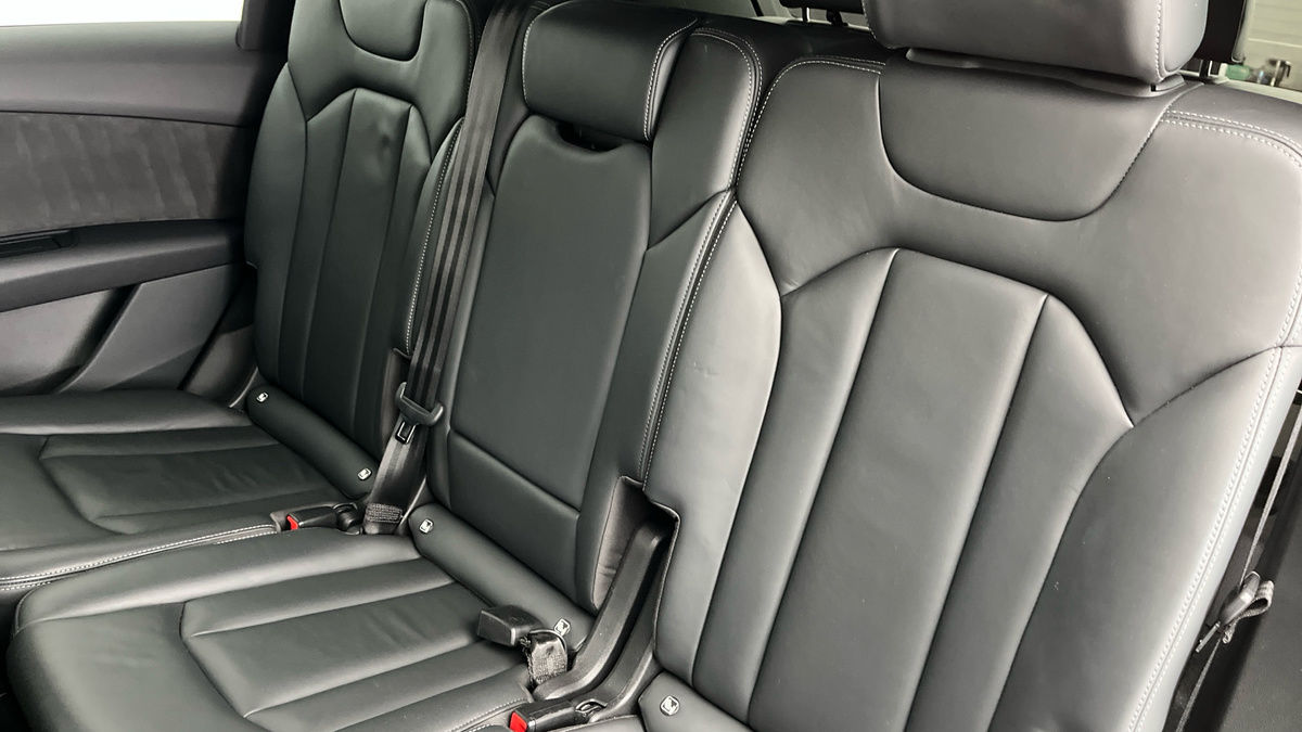 Audi Q7 Image 8
