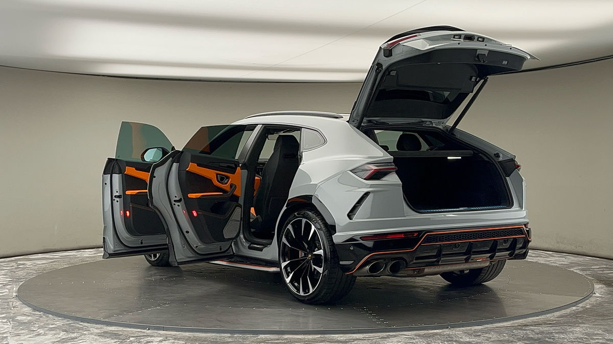 Lamborghini Urus Image 23
