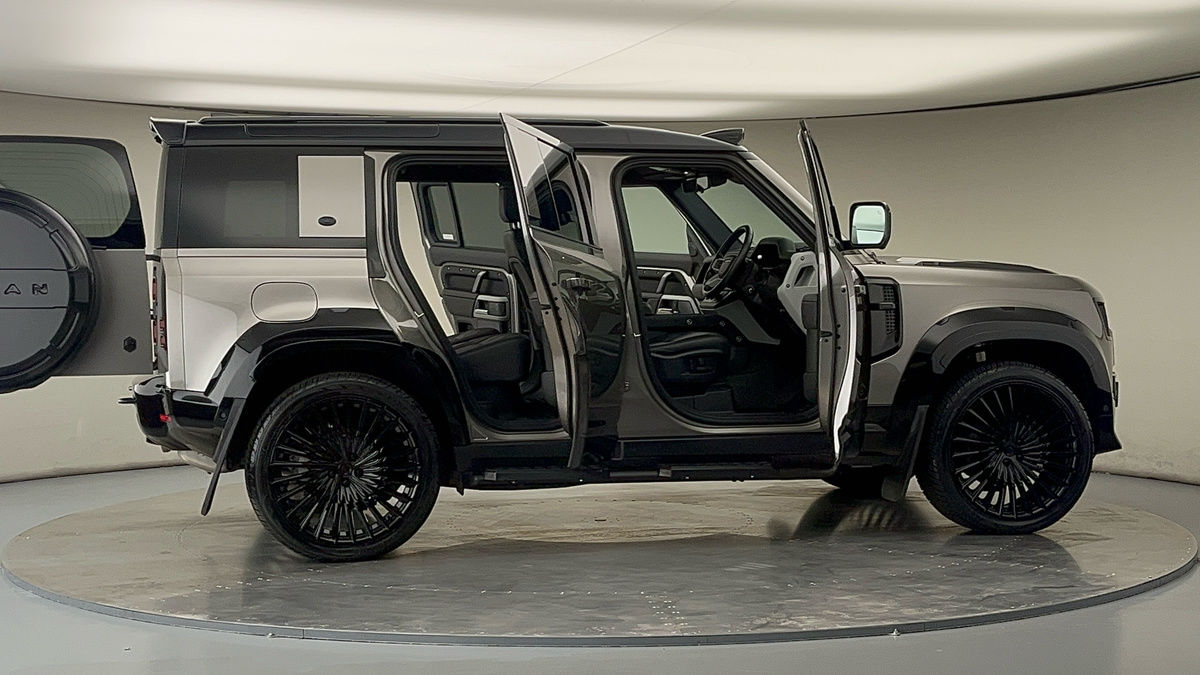 More views of Land Rover Defender 110