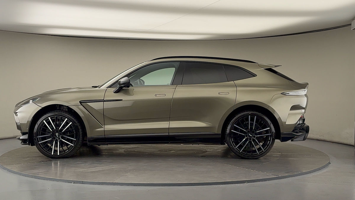 Aston Martin DBX Image 15