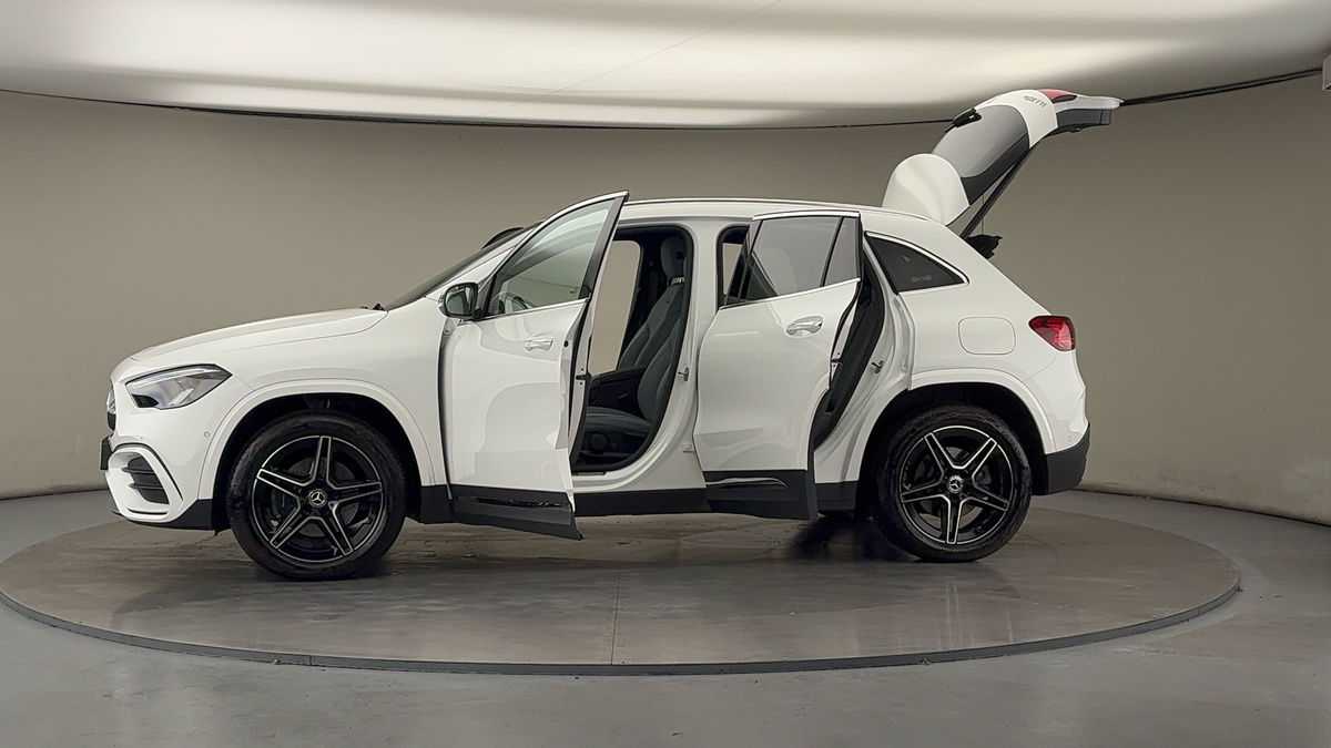 More views of Mercedes-Benz GLA