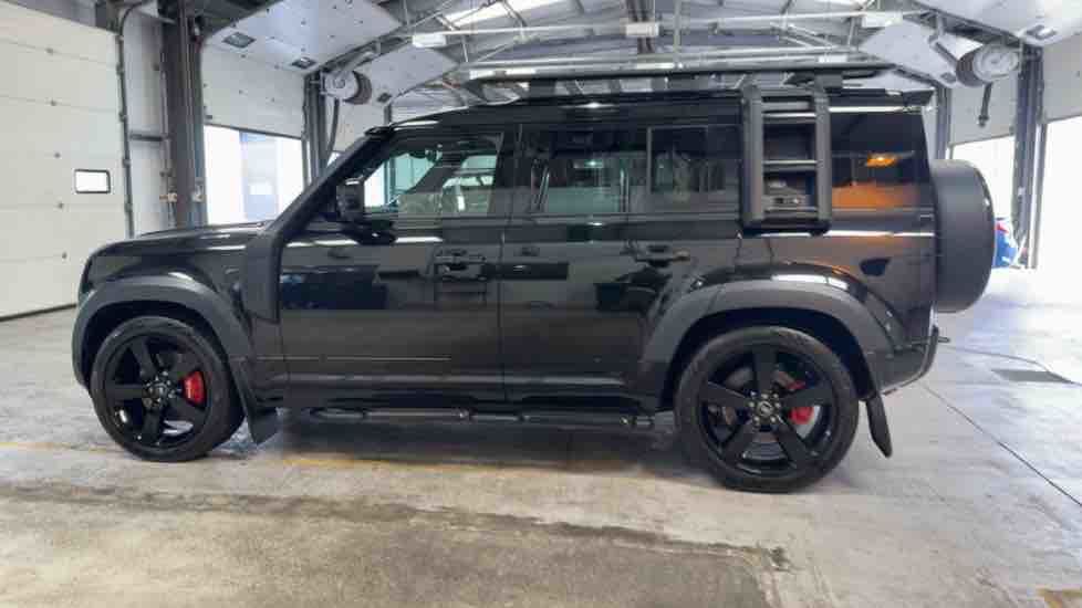 More views of Land Rover Defender 110