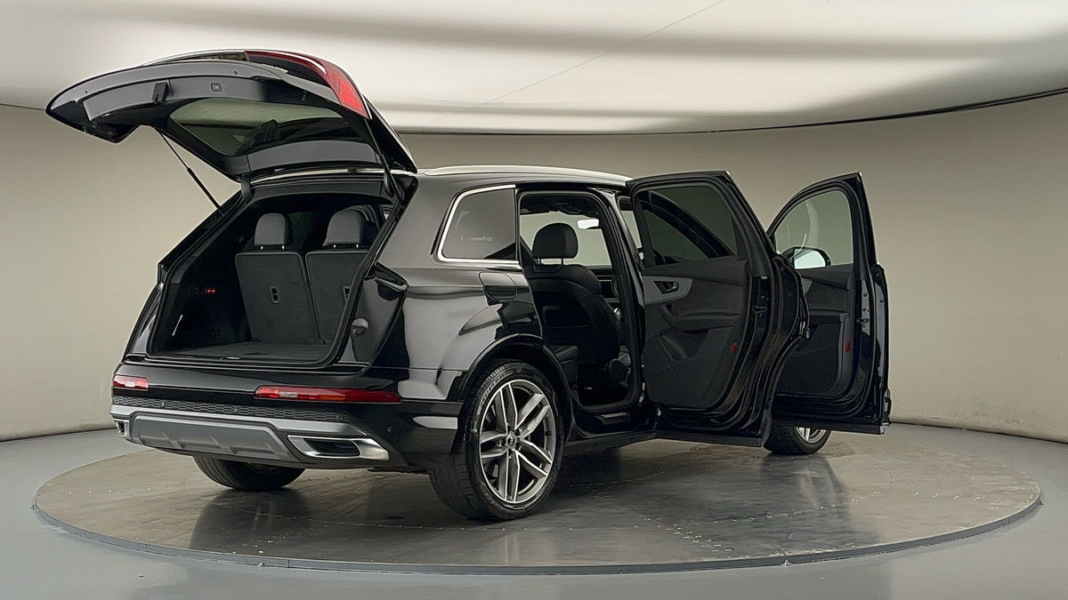 More views of Audi Q7