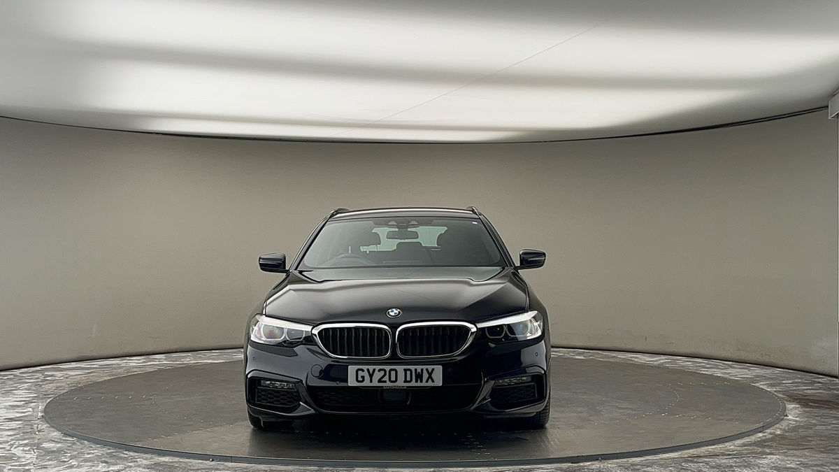 BMW 5 Series Image 3