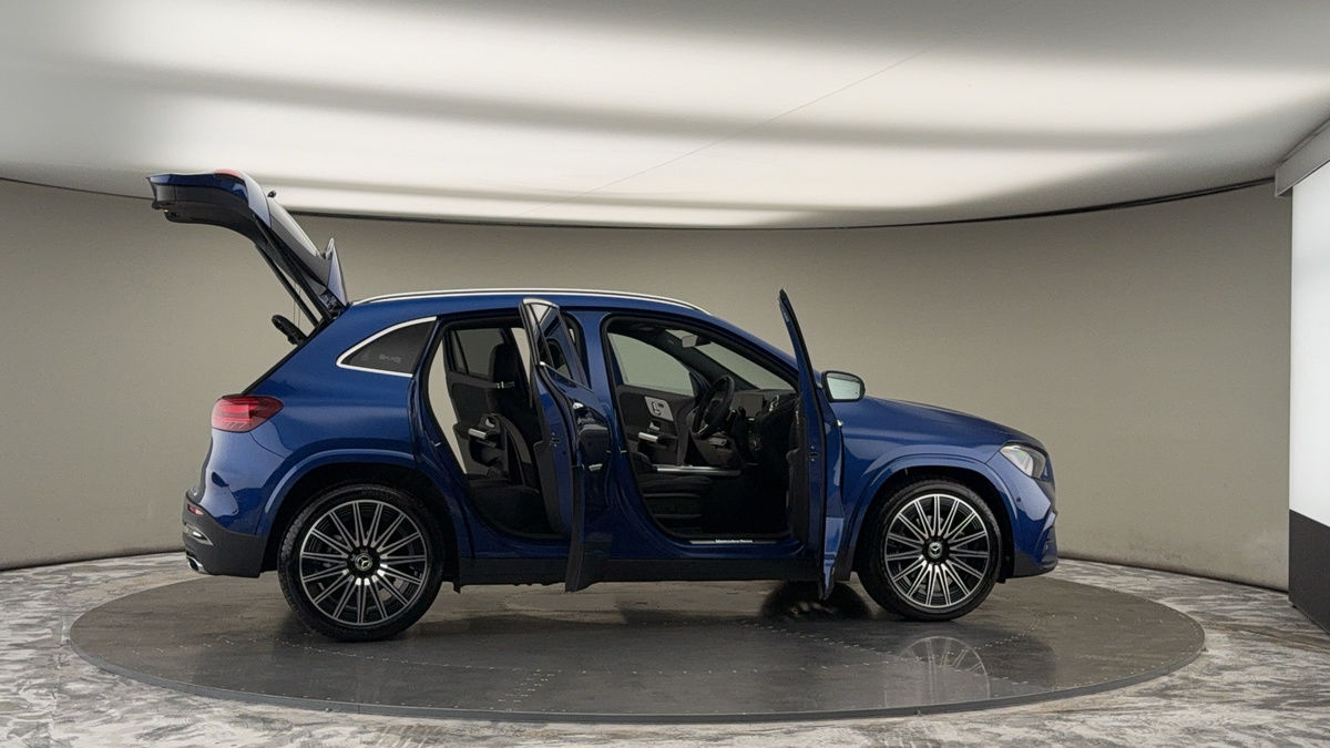 More views of Mercedes-Benz GLA