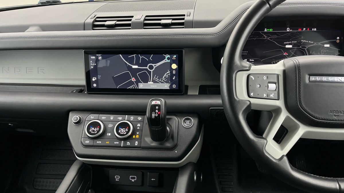 Land Rover Defender 110 Image 13
