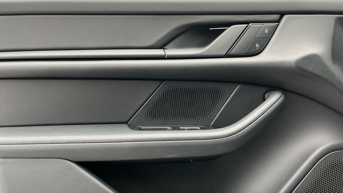 Porsche Taycan Image 24