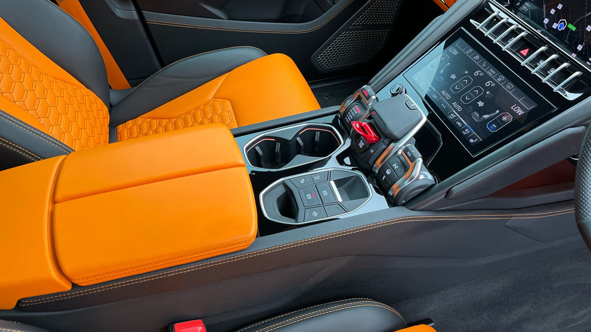 Lamborghini Urus Image 18