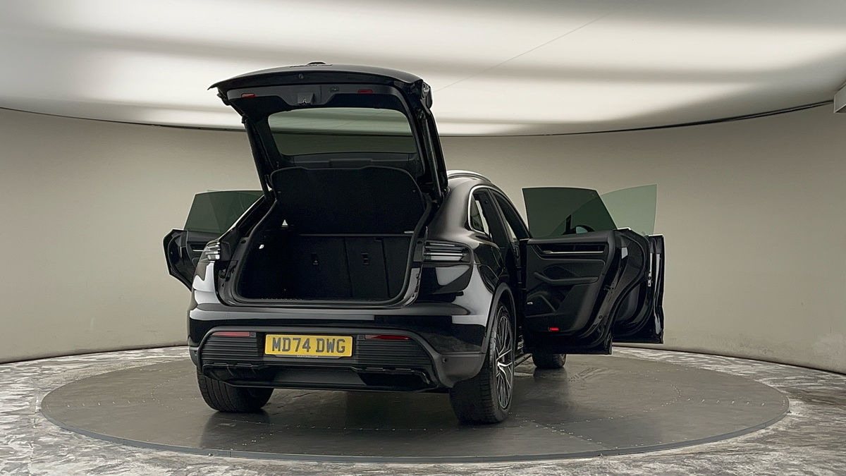 More views of Porsche Macan