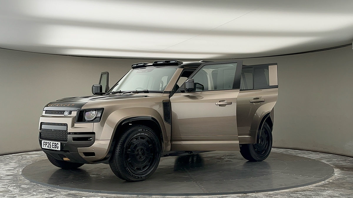 Land Rover Defender 110 Urban Image 26