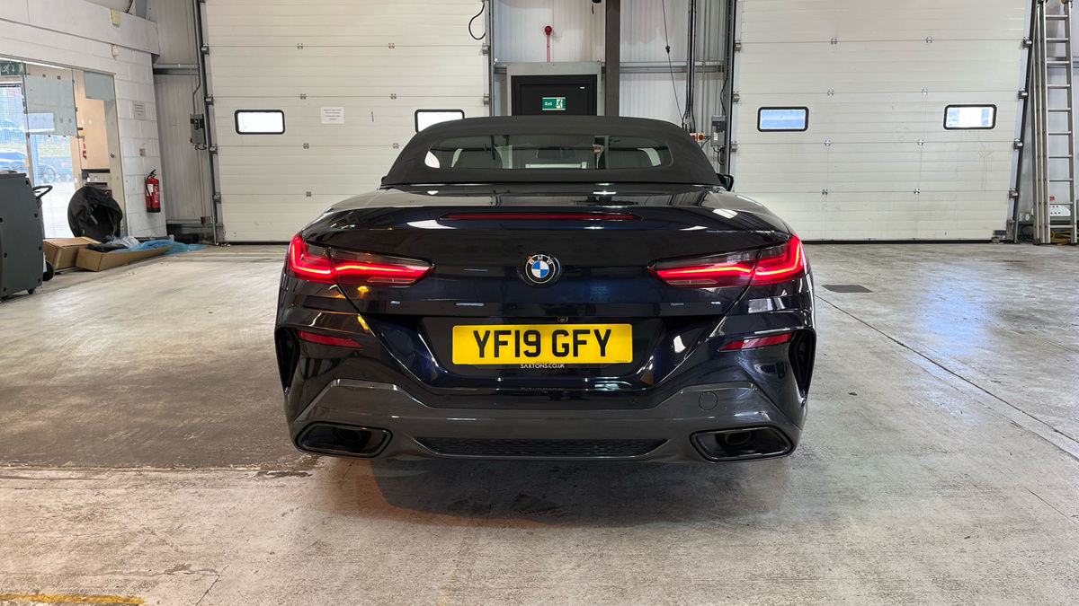 BMW 8 Series Image 25
