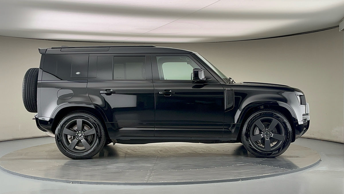 Land Rover Defender 110 Urban Image 16