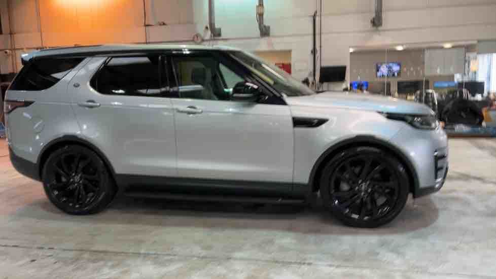 More views of Land Rover Discovery