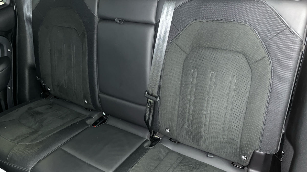 Land Rover Defender 110 Image 8