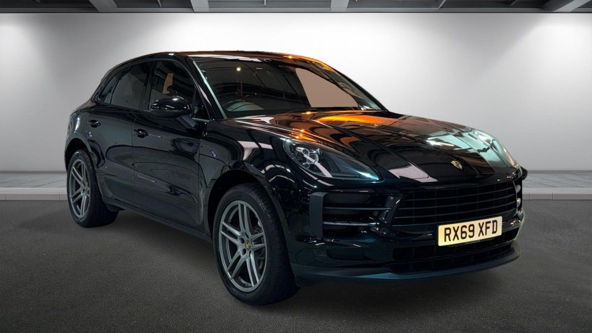 Porsche Macan Sticky Header Image
