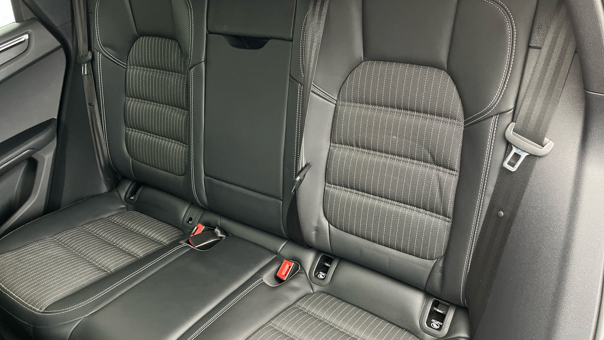 Porsche Macan Image 8