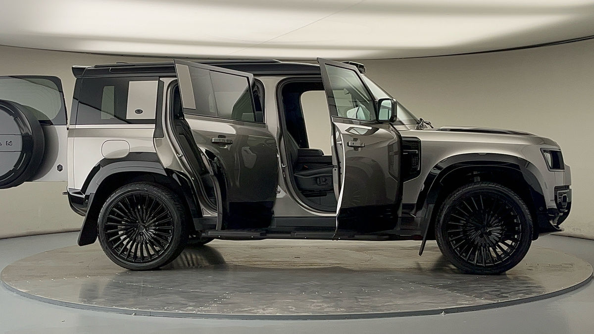 More views of Land Rover Defender 110
