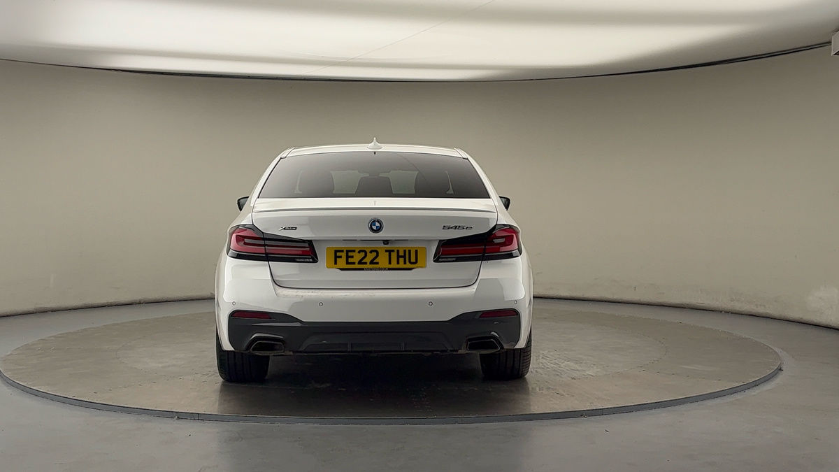 BMW 5 Series Image 4