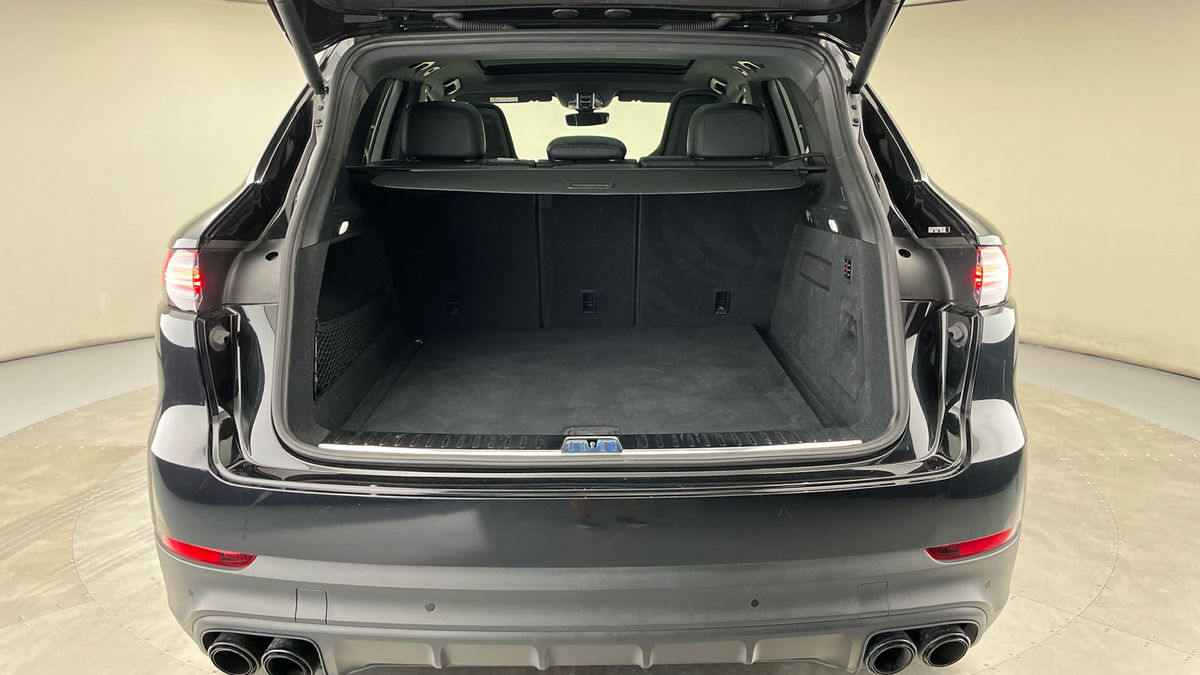 Porsche Cayenne Image 11