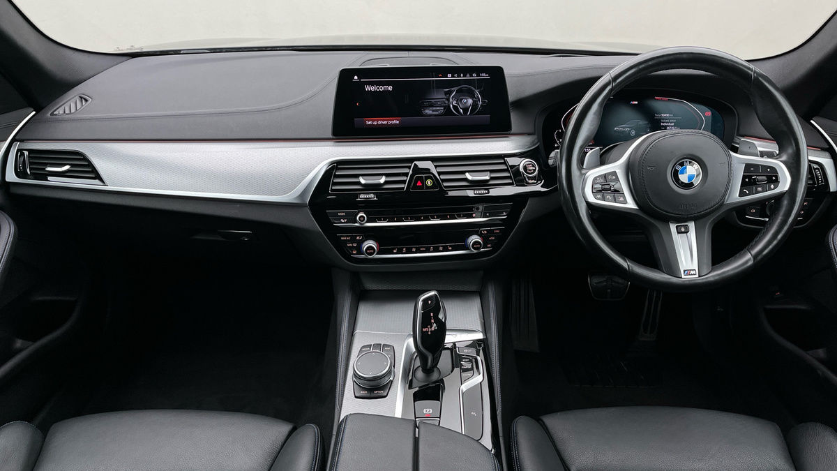 BMW 5 Series Image 12