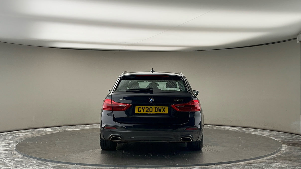 BMW 5 Series Image 4