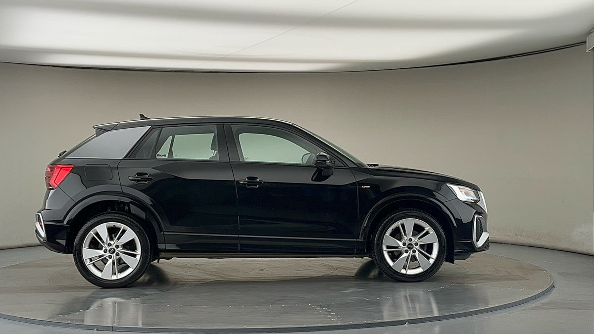 Audi Q2 Image 16