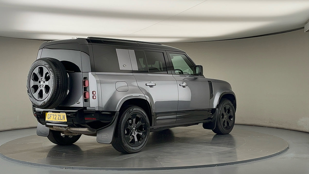 Land Rover Defender 110 Image 21