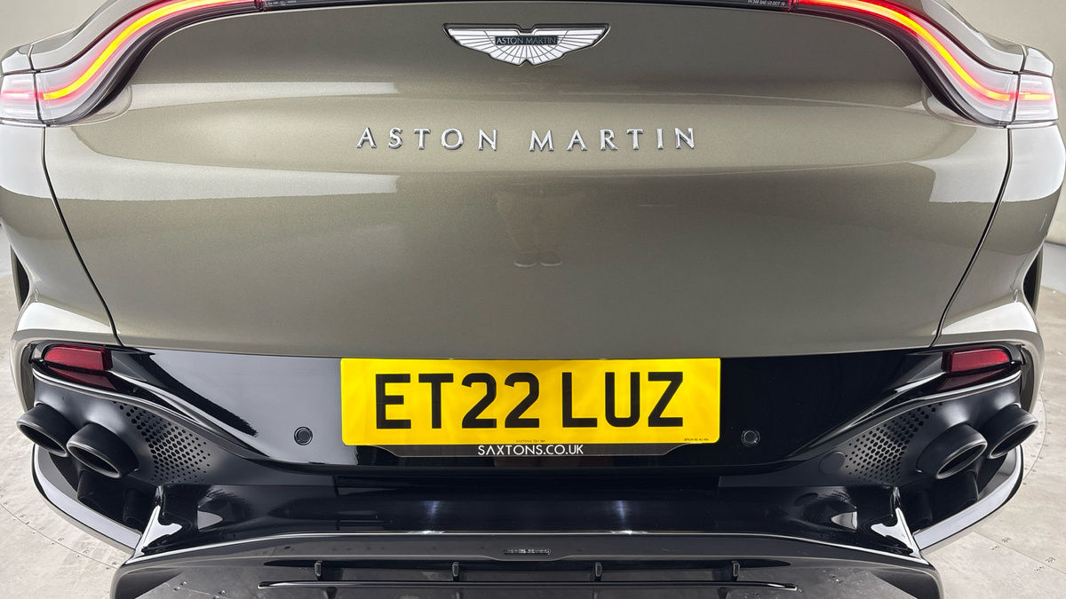 Aston Martin DBX Image 33