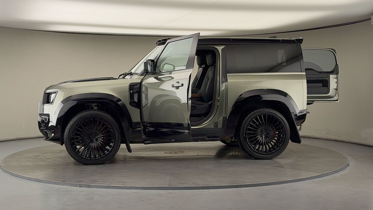 More views of Land Rover Defender 90