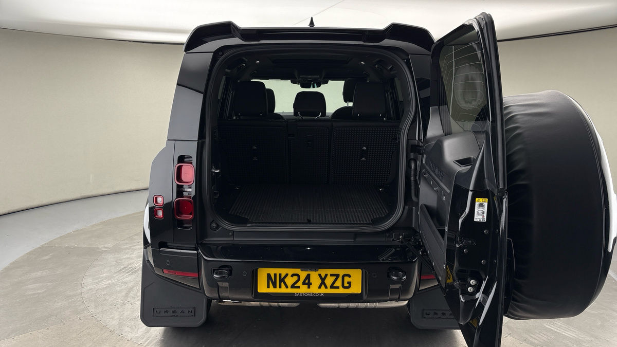 Land Rover Defender 110 Urban Image 21