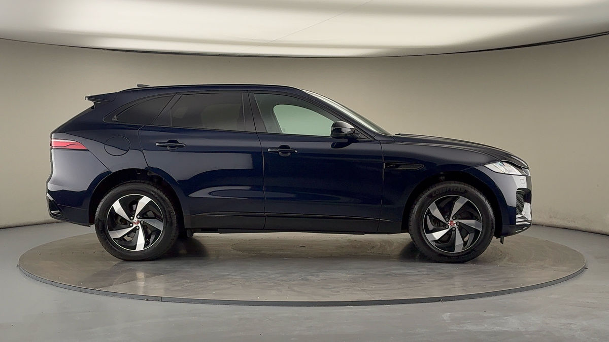 Jaguar F-PACE Image 16