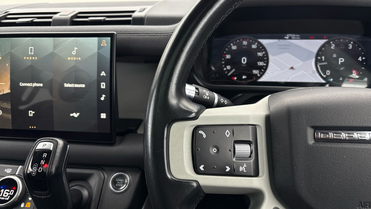 Land Rover Defender 110 Image 13