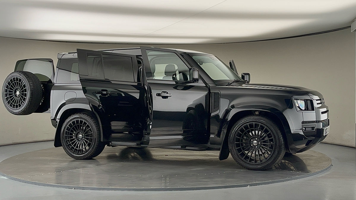 More views of Land Rover Defender 110