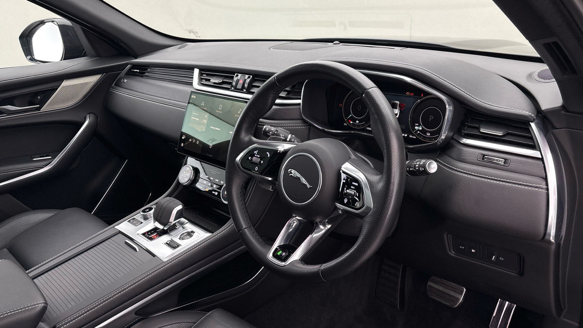 Jaguar F-PACE Image 5